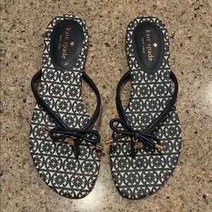 Kate Spade Mystic Bow Flip Flops Thong Sandals size 8.5 Navy & White